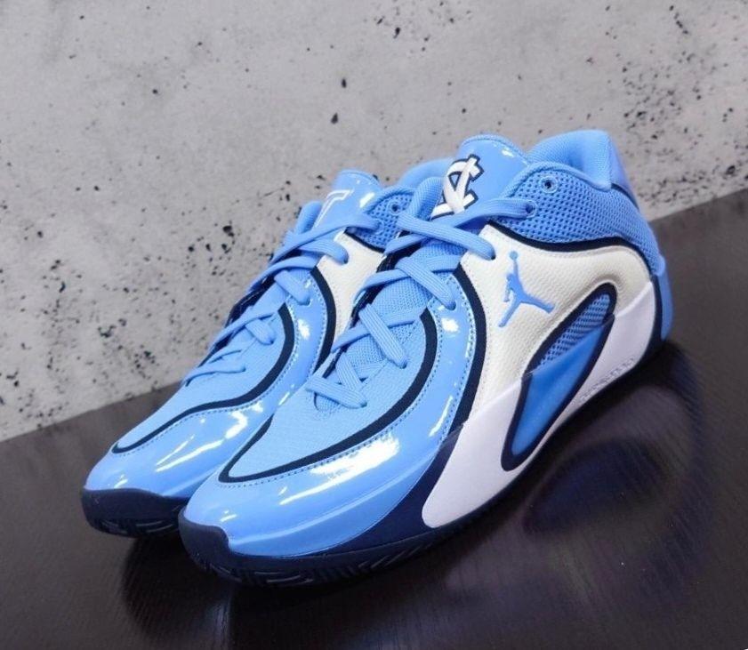 宽脚兄弟直接冲!Tatum 4 皇家蓝软弹到不想脱,通勤神鞋👟✨